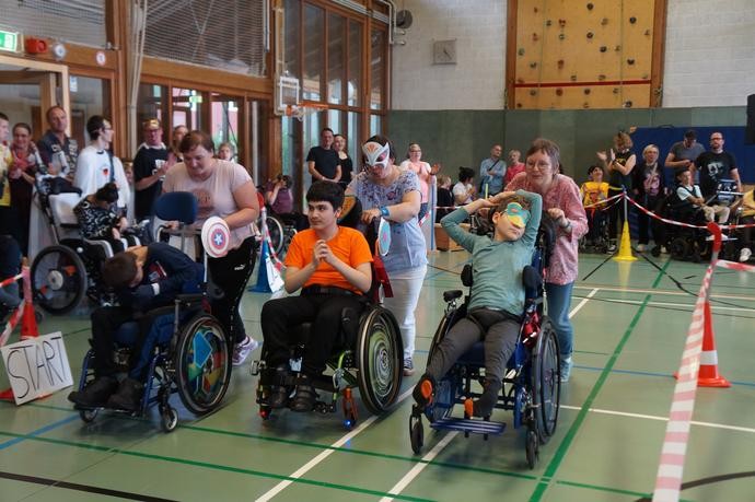 Impressionen vom Renntag (vergrößerte Bildansicht wird geöffnet)