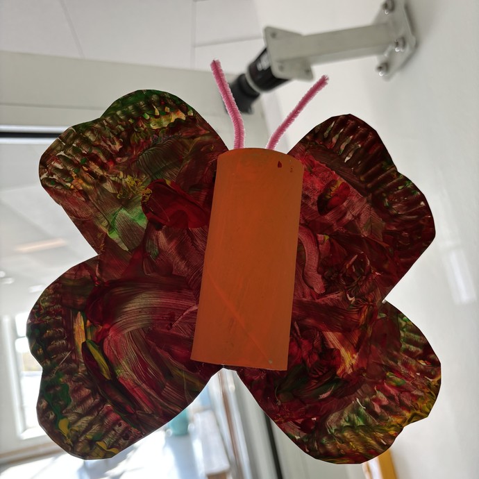 gebastelter Schmetterling (vergrößerte Bildansicht wird geöffnet)