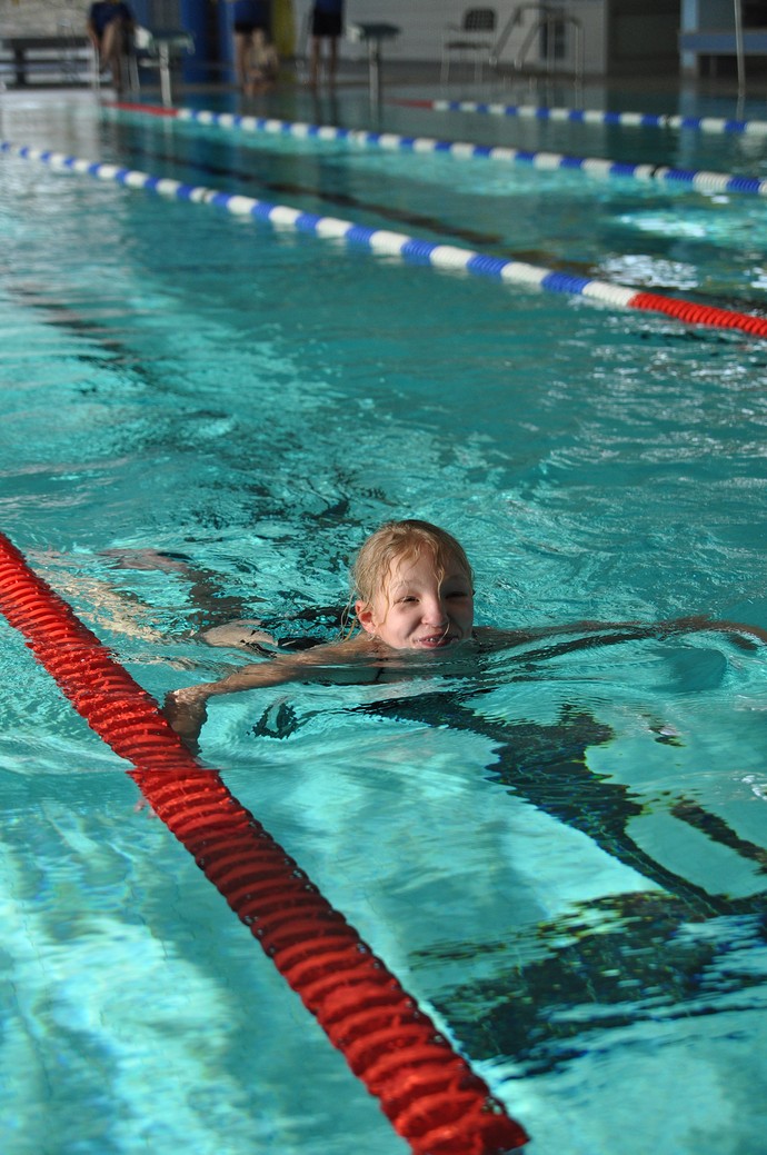 Paula Schwimmt