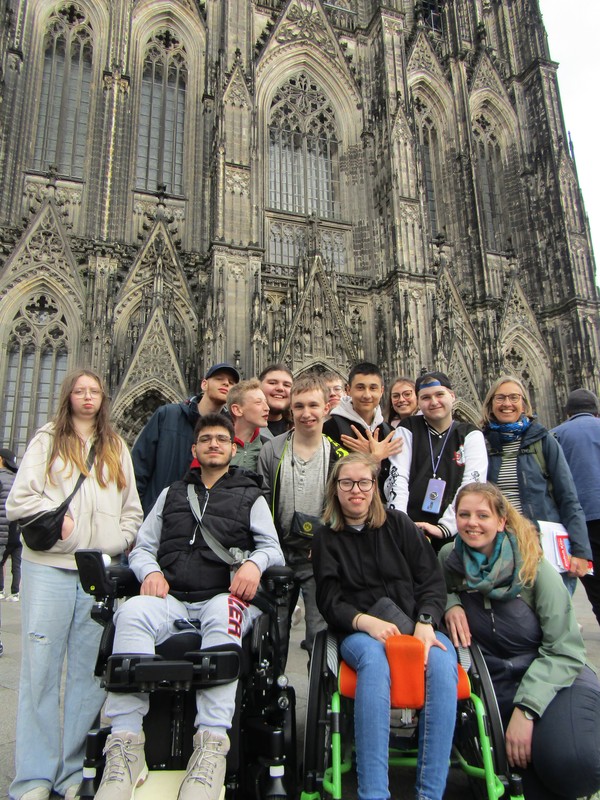 Gruppenfoto aller Beteiligten