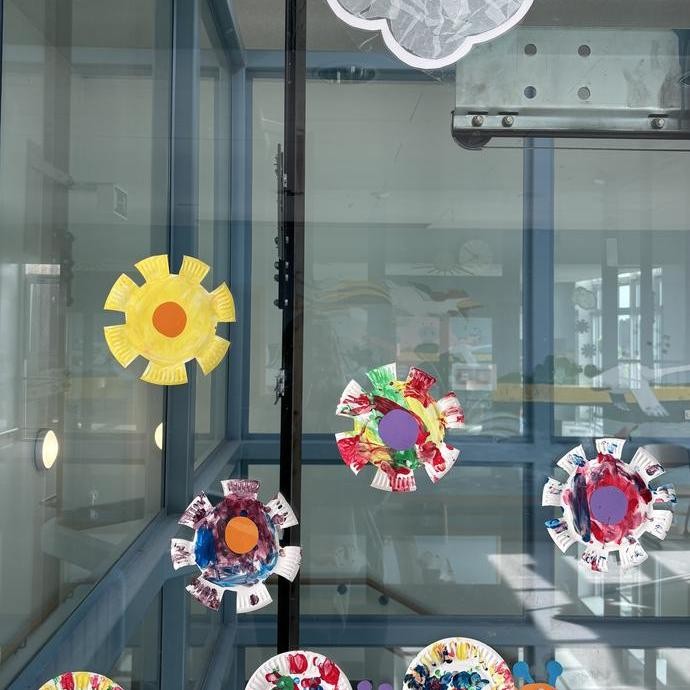 gebastelte Blumen (vergrößerte Bildansicht wird geöffnet)