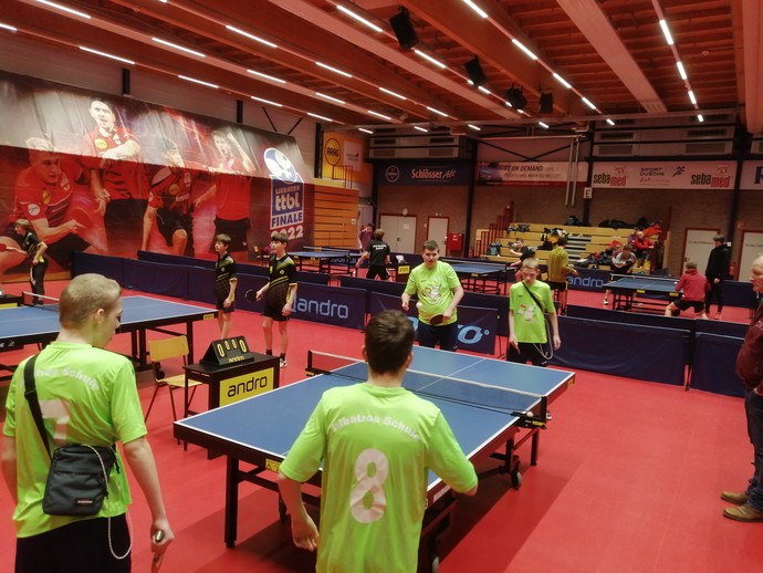 Schüler beim Tischtennis