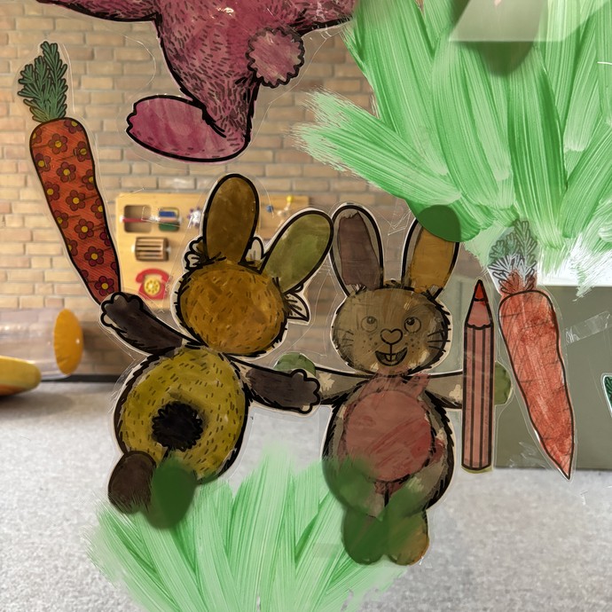 gebastelte Osterhasen (vergrößerte Bildansicht wird geöffnet)