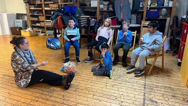 Schülerinnen und Schüler im Theater