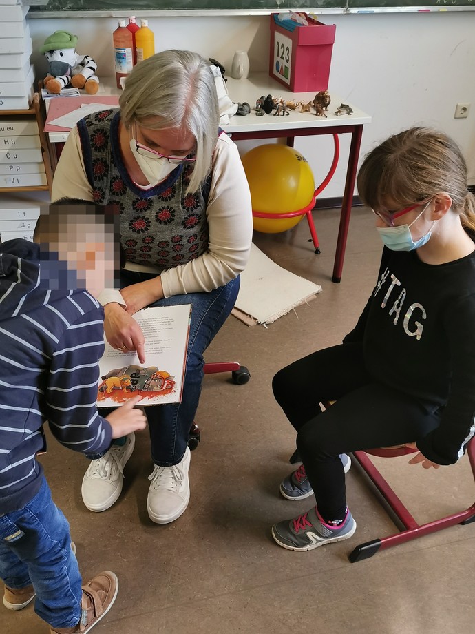 Schülerinnen und Schüler am Vorlesetag