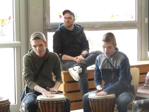 Schüler bei der Aufführung